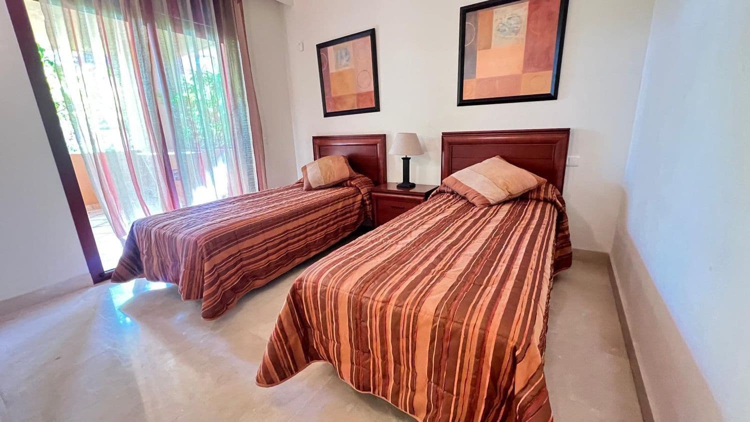Apartamento de 3 habitaciones en Bahía de Marbella en alquiler con piscina garaje - 2.500 € (Ref: 10042447)