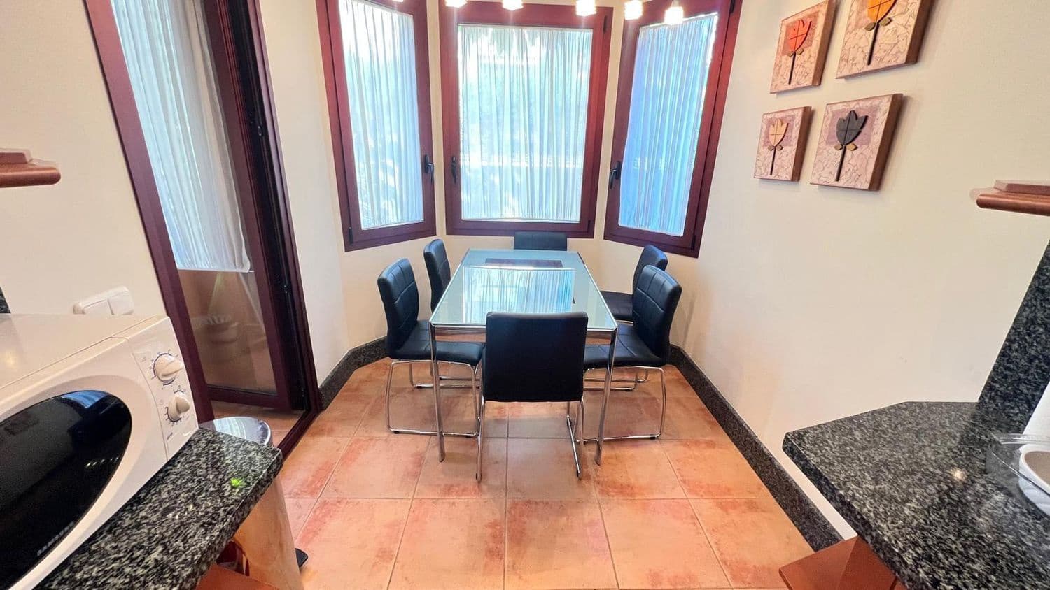 Apartamento de 3 habitaciones en Bahía de Marbella en alquiler con piscina garaje - 2.500 € (Ref: 10042447)