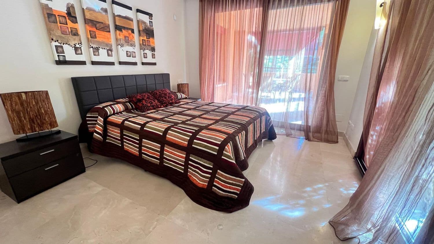 Apartamento de 3 habitaciones en Bahía de Marbella en alquiler con piscina garaje - 2.500 € (Ref: 10042447)