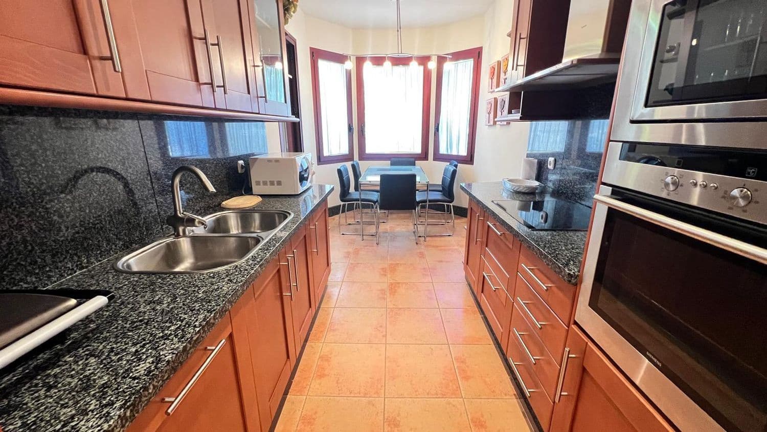 Apartamento de 3 habitaciones en Bahía de Marbella en alquiler con piscina garaje - 2.500 € (Ref: 10042447)