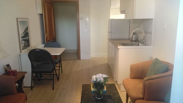 2 soveværelse Lejlighed til leje i Mirasierra, Madrid by med swimmingpool garage - € 1.800 (Ref: 10074775)