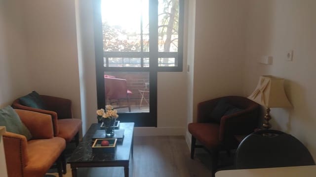 2 soveværelse Lejlighed til leje i Mirasierra, Madrid by med swimmingpool garage - € 1.800 (Ref: 10074775)