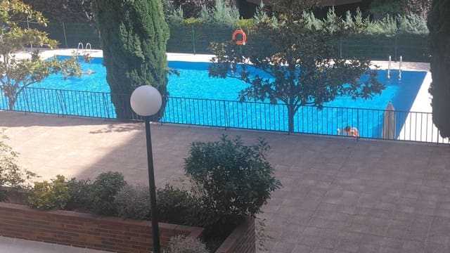 2 soveværelse Lejlighed til leje i Mirasierra, Madrid by med swimmingpool garage - € 1.800 (Ref: 10074775)