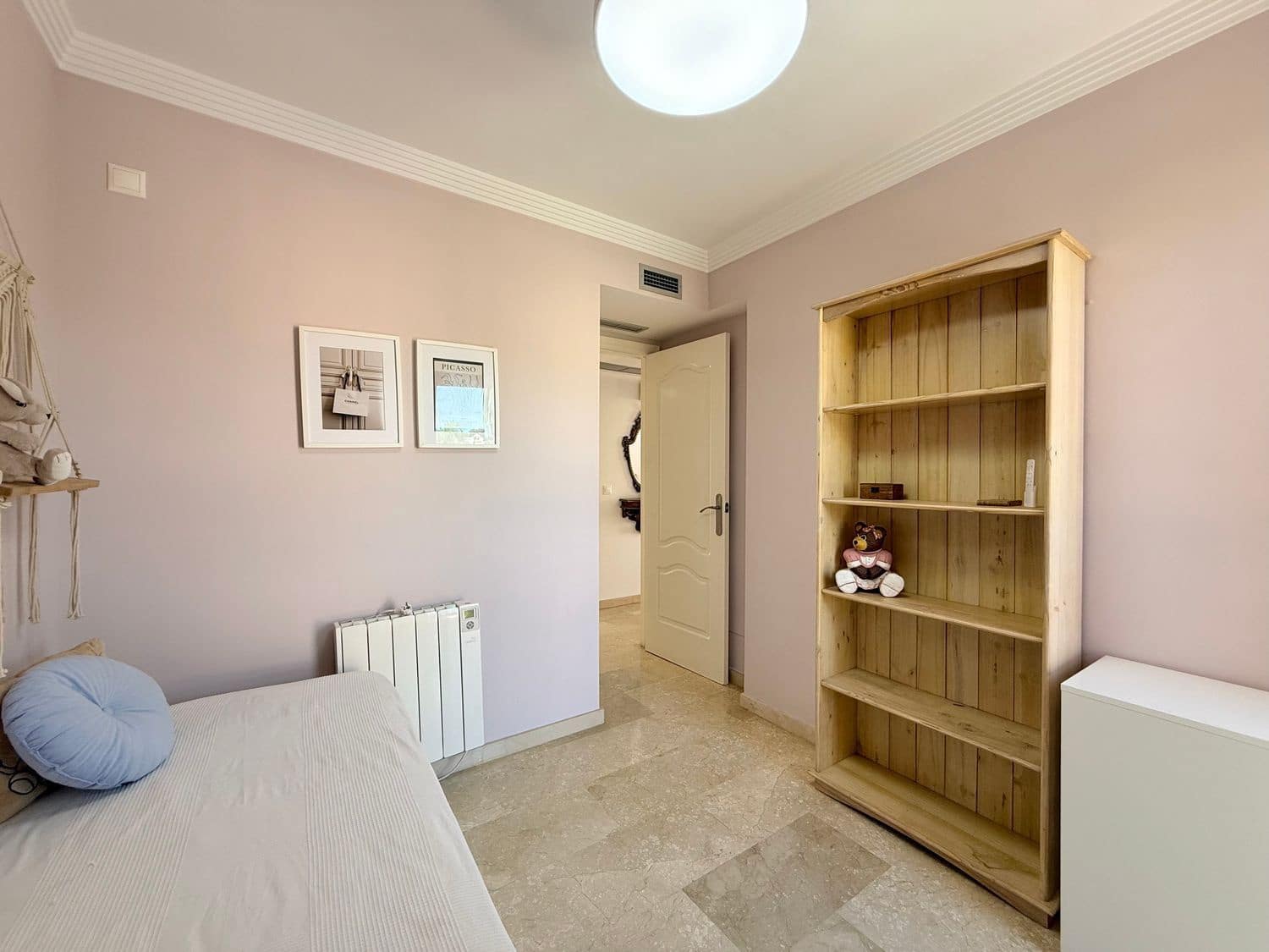 3 soveværelse Byhus til leje i Nueva Andalucia med swimmingpool garage - € 3.000 (Ref: 10077562)