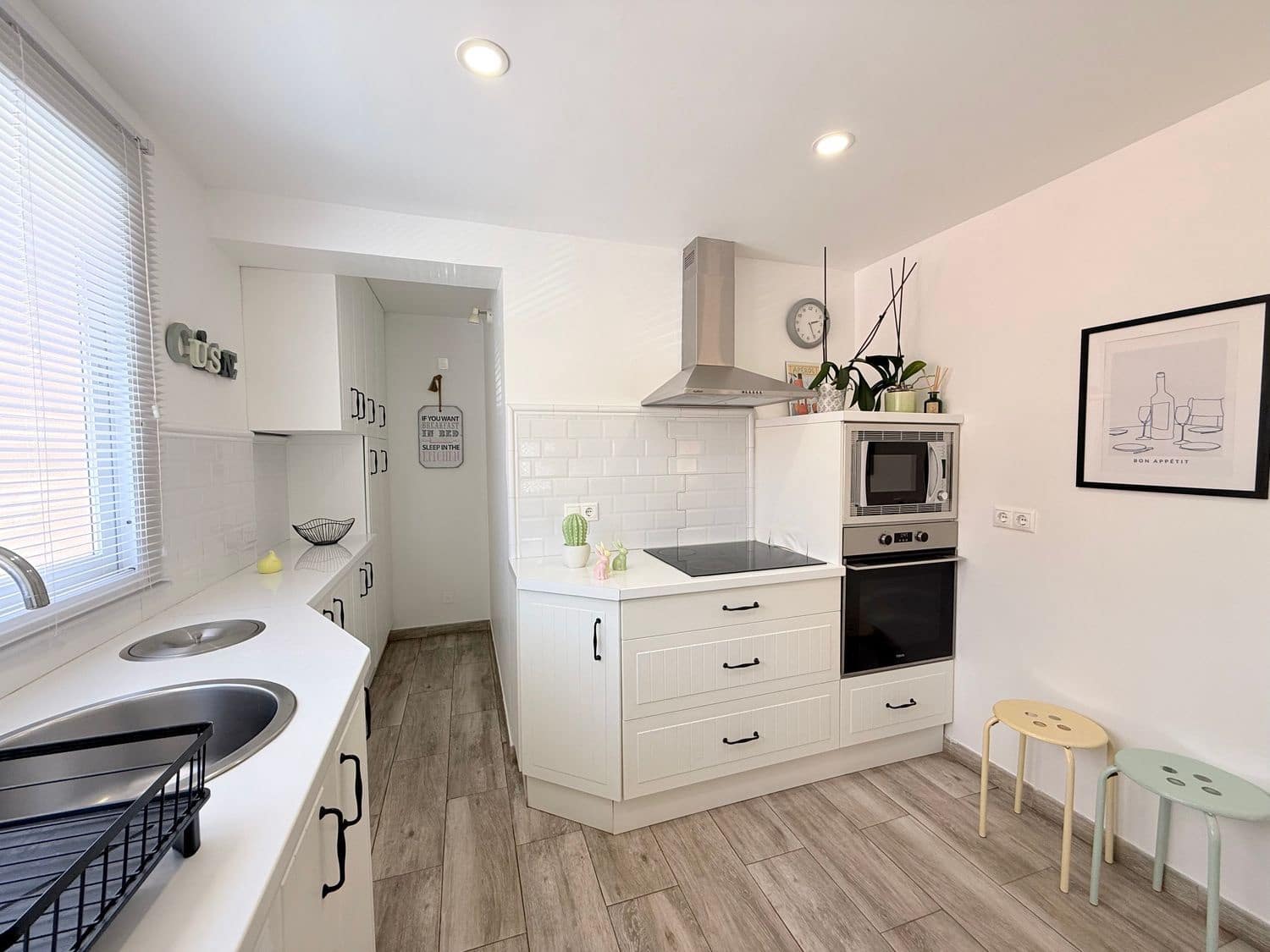 3 soveværelse Byhus til leje i Nueva Andalucia med swimmingpool garage - € 3.000 (Ref: 10077562)
