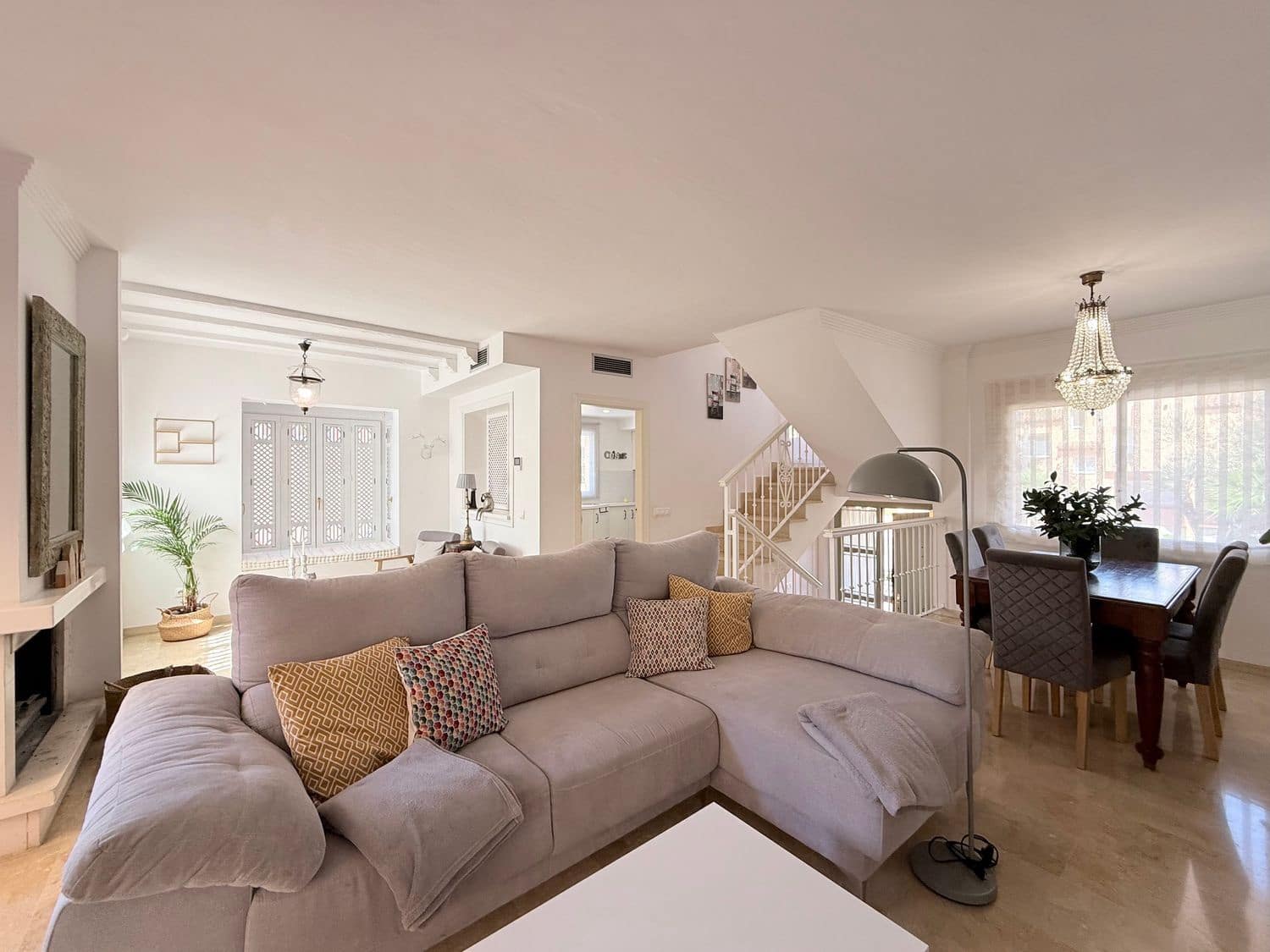 3 soveværelse Byhus til leje i Nueva Andalucia med swimmingpool garage - € 3.000 (Ref: 10077562)