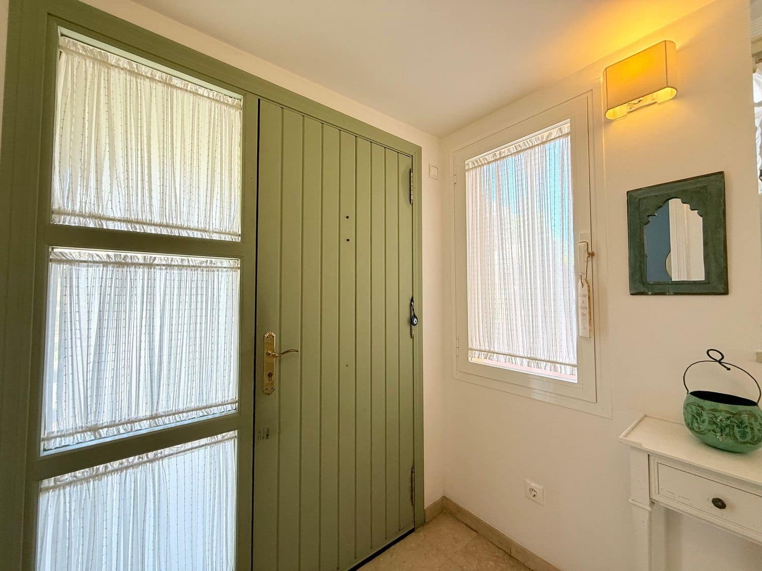 3 soveværelse Byhus til leje i Nueva Andalucia med swimmingpool garage - € 3.000 (Ref: 10077562)