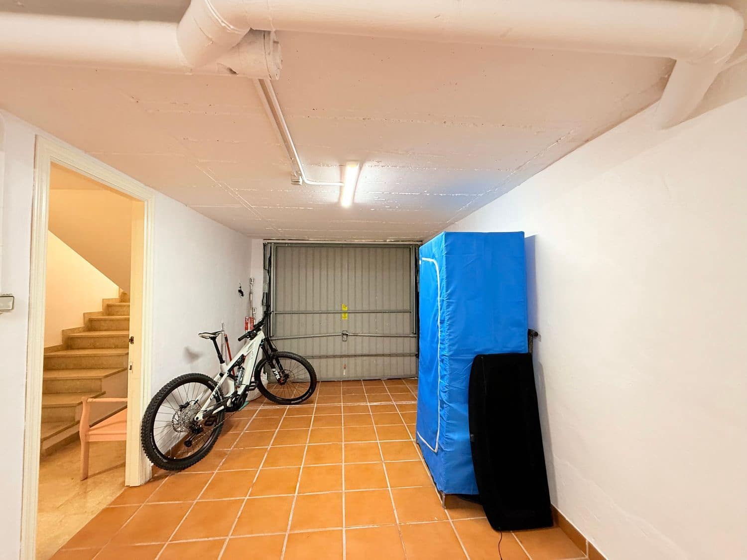 3 soveværelse Byhus til leje i Nueva Andalucia med swimmingpool garage - € 3.000 (Ref: 10077562)