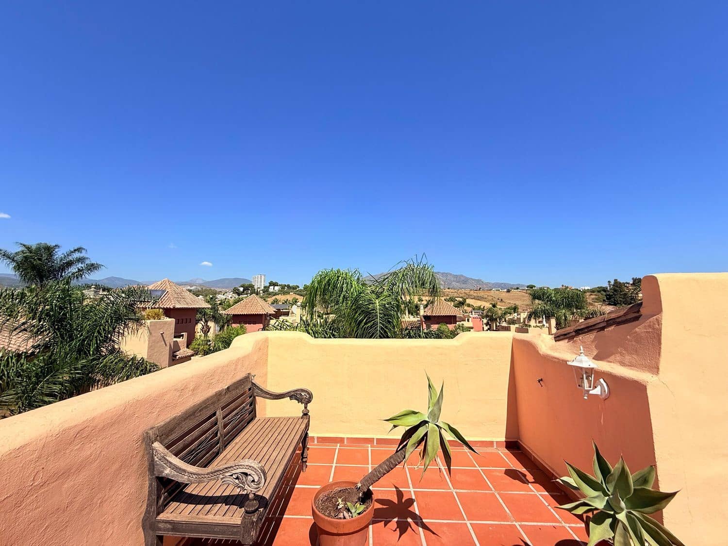3 soveværelse Byhus til leje i Nueva Andalucia med swimmingpool garage - € 3.000 (Ref: 10077562)