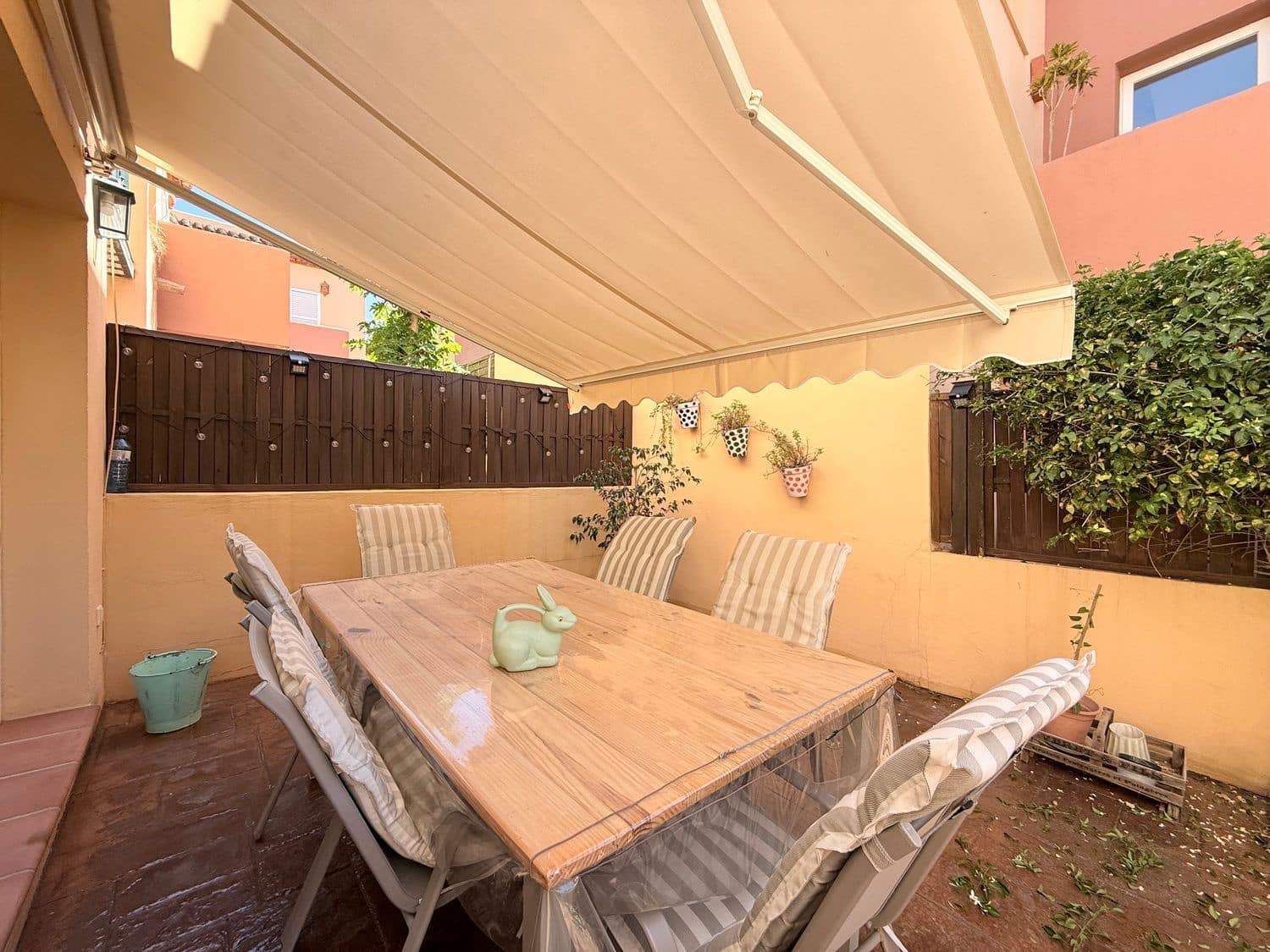 3 soveværelse Byhus til leje i Nueva Andalucia med swimmingpool garage - € 3.000 (Ref: 10077562)