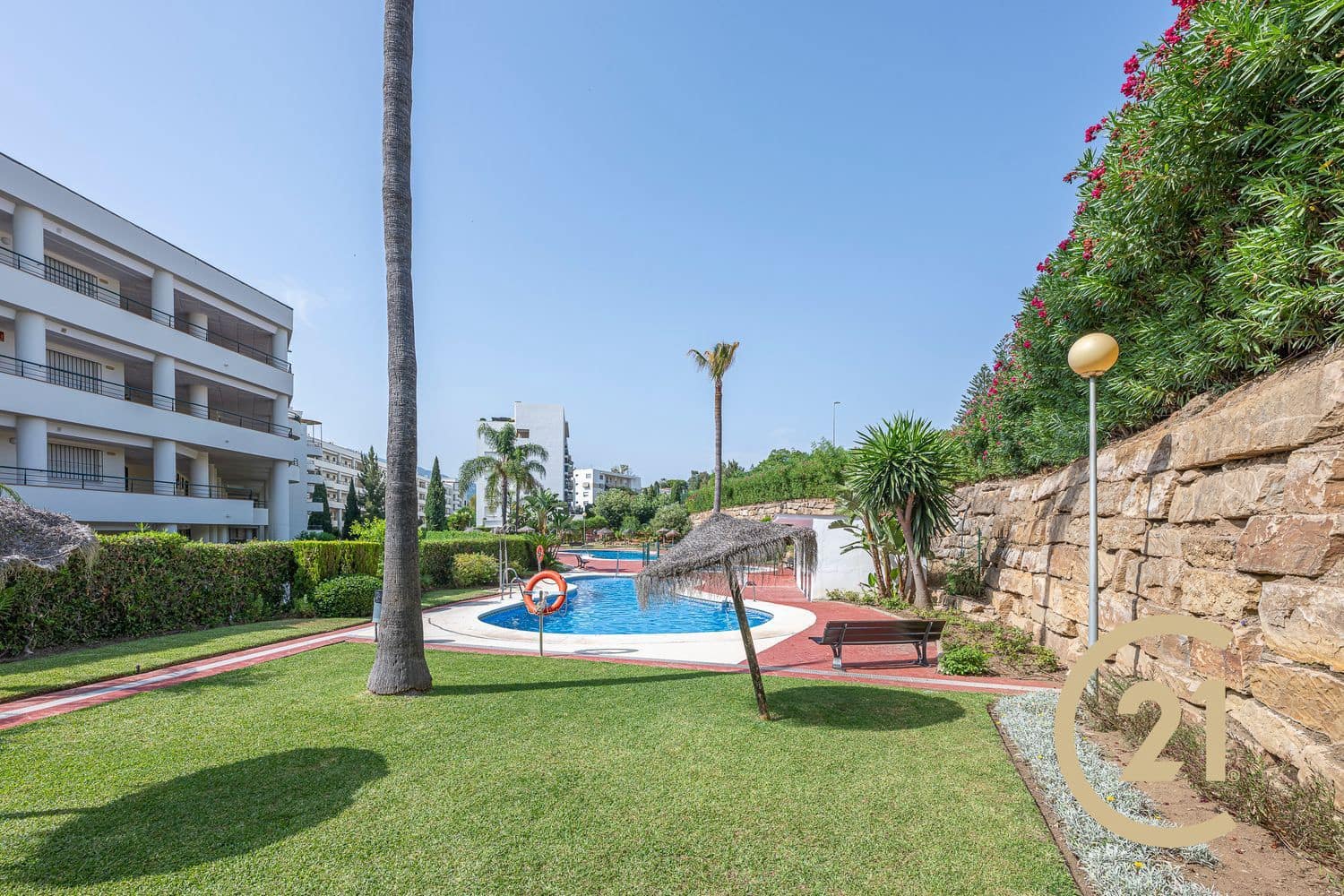 2 soverom Leilighet til salgs i San Pedro de Alcantara med svømmebasseng garasje - € 475 000 (Ref: 10115423)