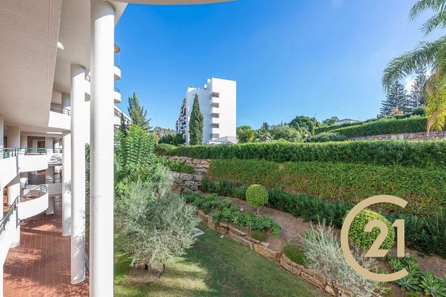 2 soverom Leilighet til salgs i Guadalmina Alta, Marbella med svømmebasseng garasje - € 475 000 (Ref: 10115423)