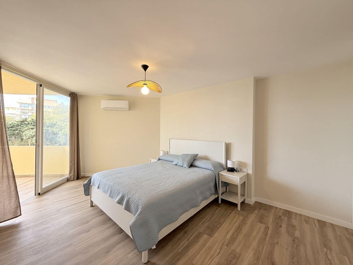 2 bedroom Apartment for sale in Marbella with pool garage - € 830,000 (Ref: 10141578)