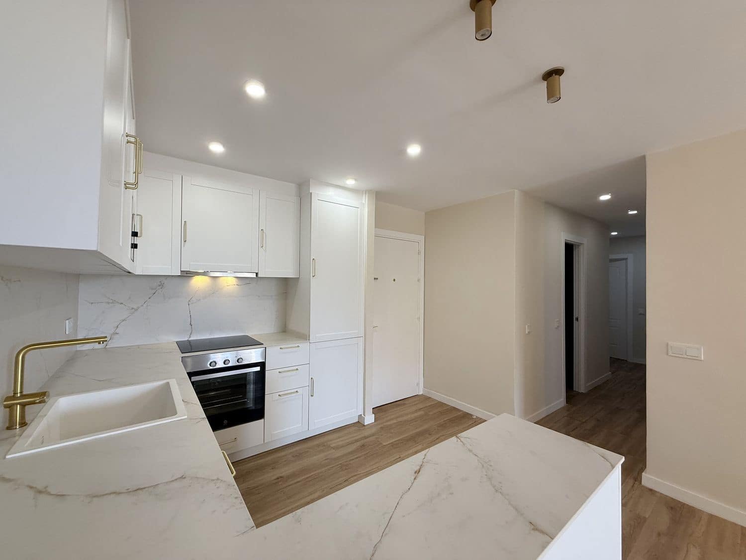 2 bedroom Apartment for sale in Marbella with pool garage - € 830,000 (Ref: 10141578)