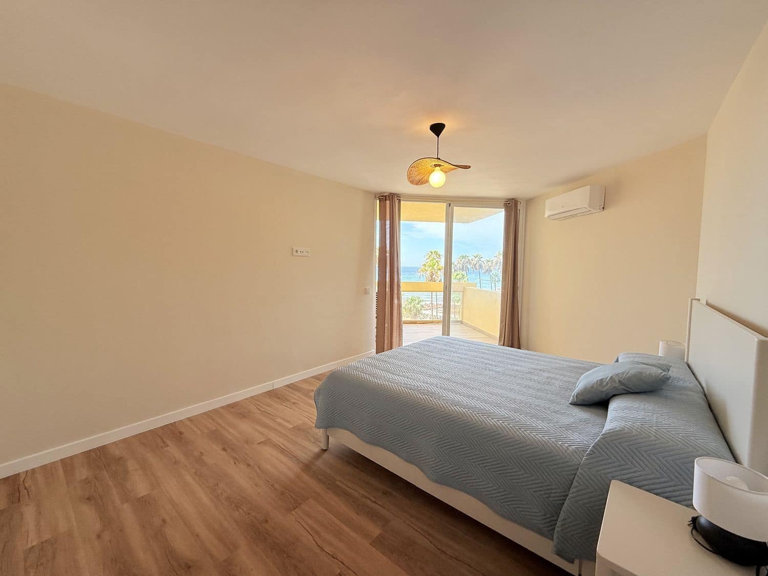 2 bedroom Apartment for sale in Marbella with pool garage - € 830,000 (Ref: 10141578)