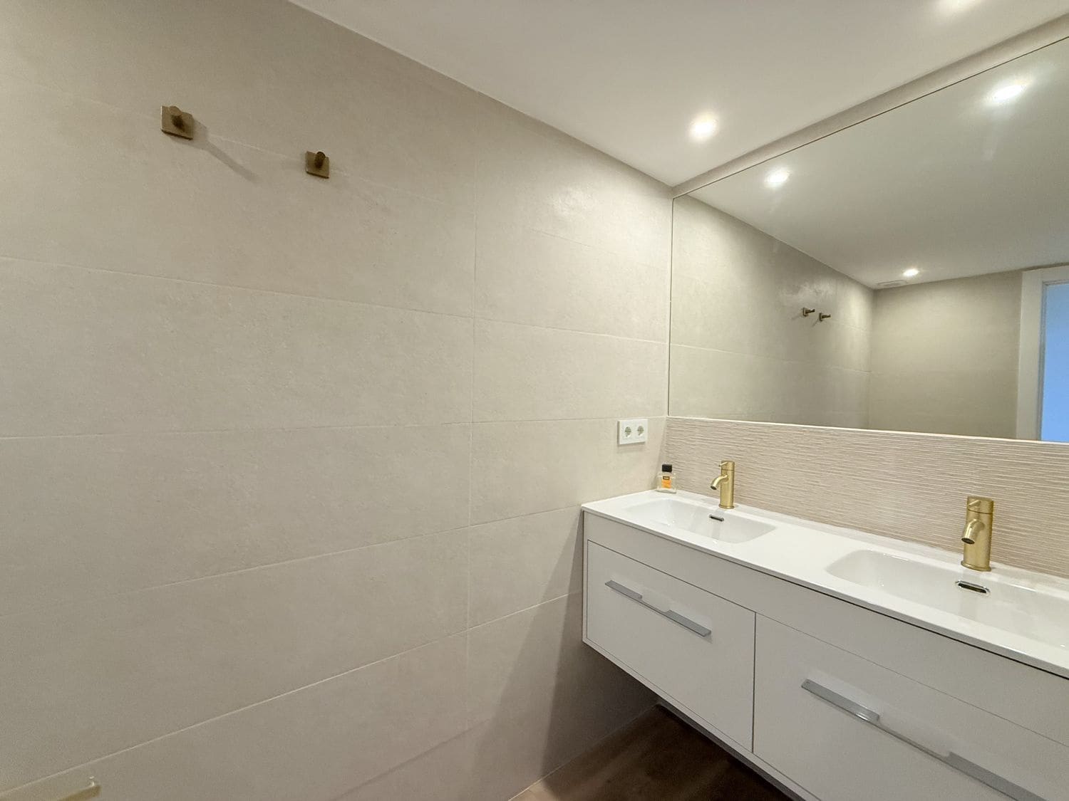 2 bedroom Apartment for sale in Marbella with pool garage - € 830,000 (Ref: 10141578)
