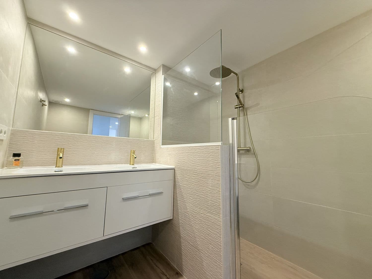2 bedroom Apartment for sale in Marbella with pool garage - € 830,000 (Ref: 10141578)