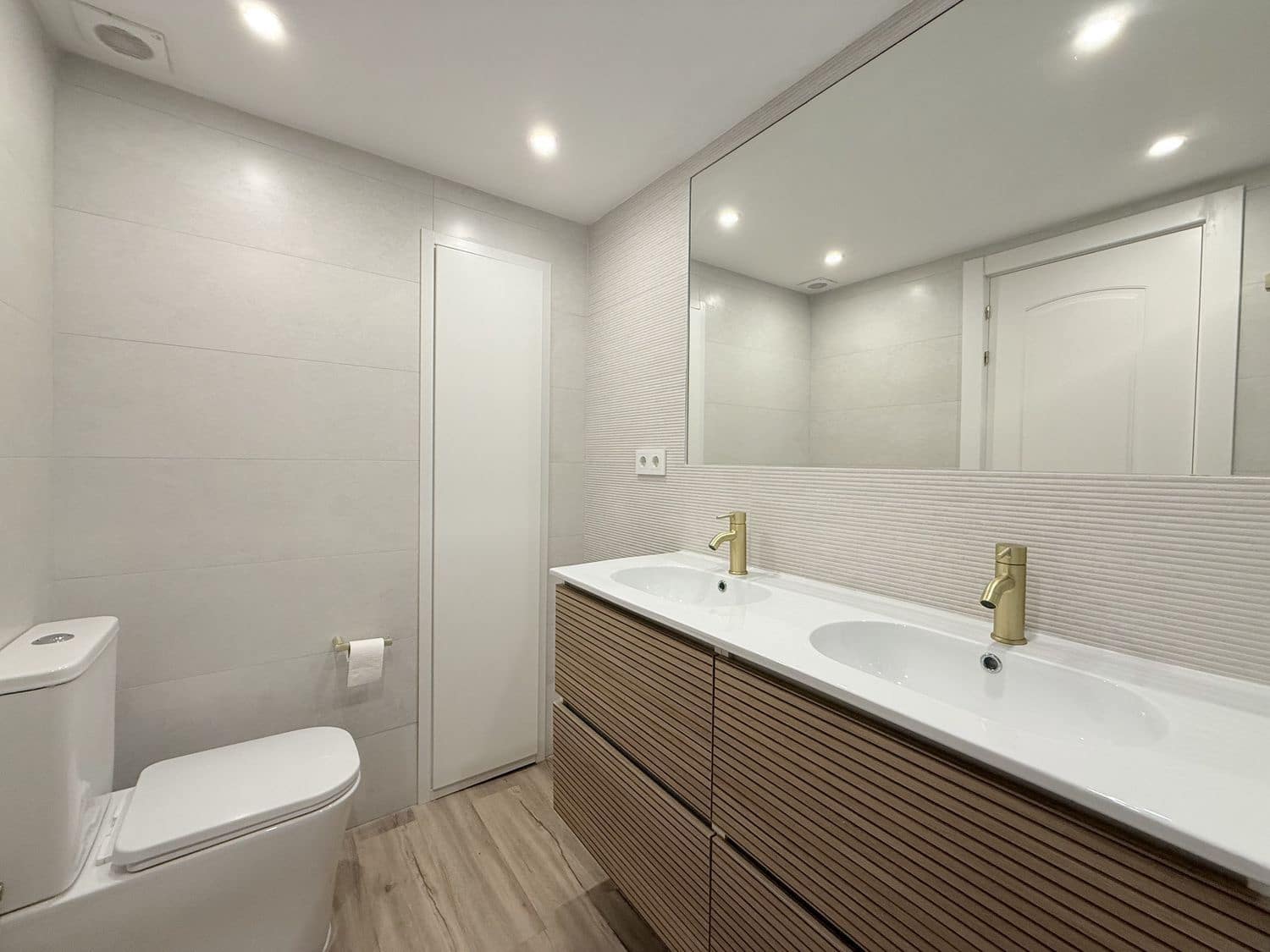 2 bedroom Apartment for sale in Marbella with pool garage - € 830,000 (Ref: 10141578)