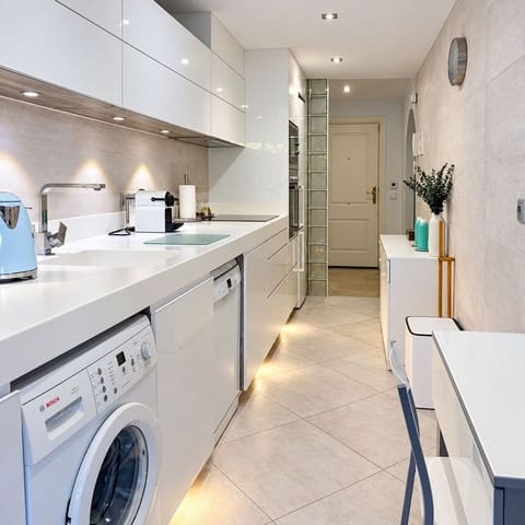 2 soverom Leilighet til salgs i Lomas De Marbella, Marbella med svømmebasseng garasje - € 450 000 (Ref: 10182366)