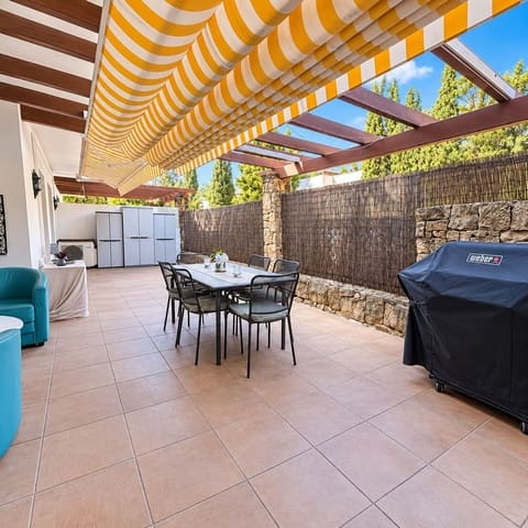 2 soverom Leilighet til salgs i Lomas De Marbella, Marbella med svømmebasseng garasje - € 450 000 (Ref: 10182366)