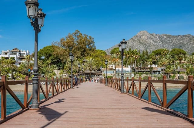 2 soverom Leilighet til salgs i Lomas De Marbella, Marbella med svømmebasseng garasje - € 450 000 (Ref: 10182366)