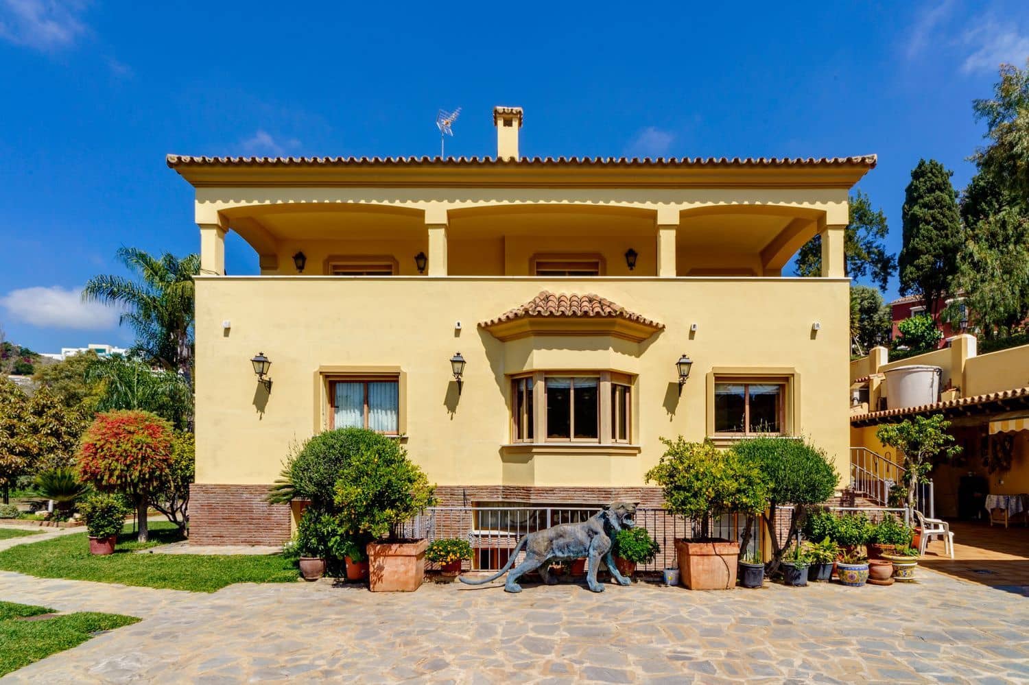 10 soverom Villa til salgs i La Quinta med svømmebasseng garasje - € 3 950 000 (Ref: 8267934)