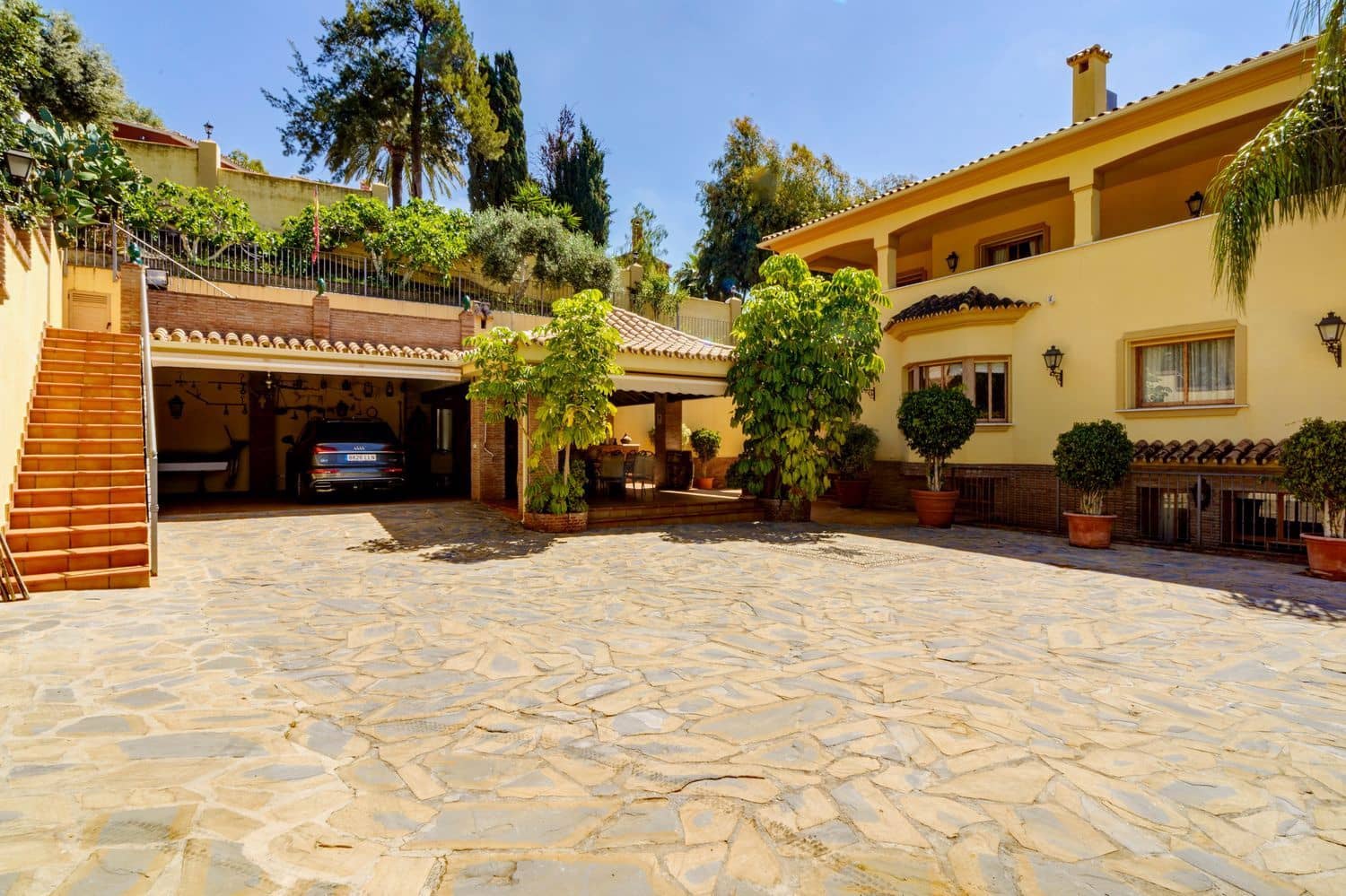 10 soverom Villa til salgs i La Quinta med svømmebasseng garasje - € 3 950 000 (Ref: 8267934)