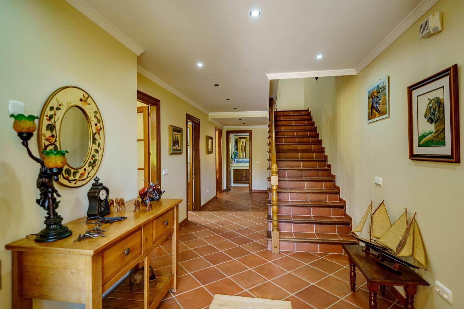 10 soverom Villa til salgs i La Quinta med svømmebasseng garasje - € 3 950 000 (Ref: 8267934)