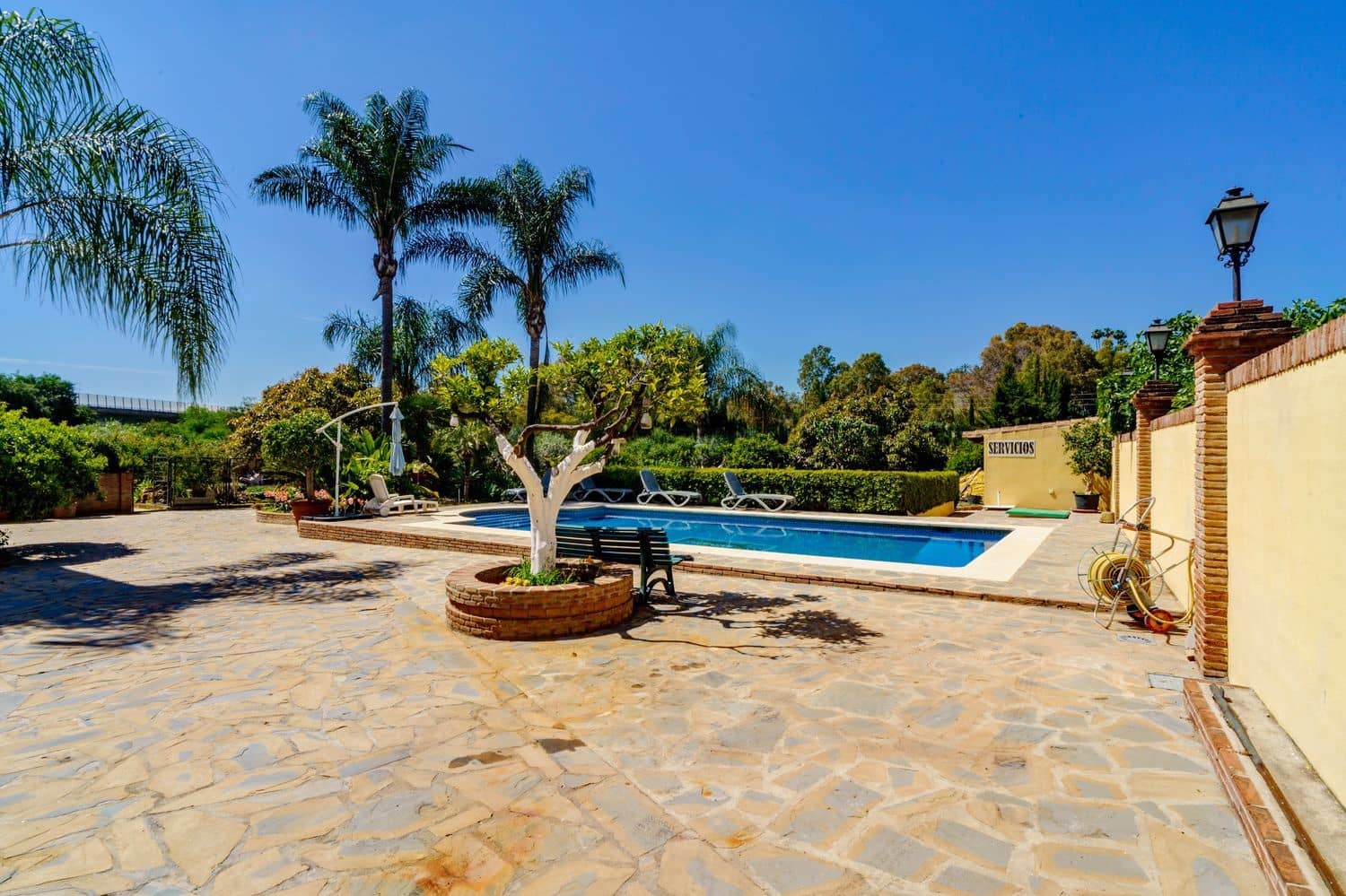 10 soverom Villa til salgs i La Quinta med svømmebasseng garasje - € 3 950 000 (Ref: 8267934)