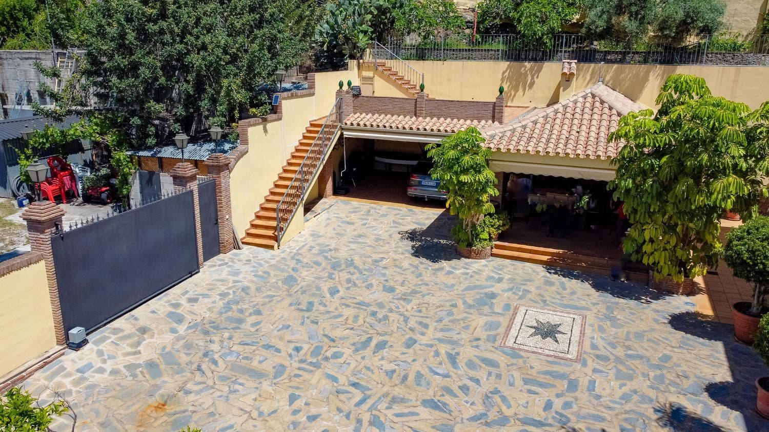 10 soverom Villa til salgs i La Quinta med svømmebasseng garasje - € 3 950 000 (Ref: 8267934)