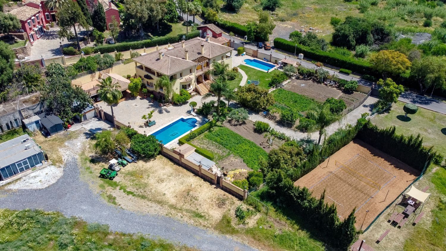 10 soverom Villa til salgs i La Quinta med svømmebasseng garasje - € 3 950 000 (Ref: 8267934)