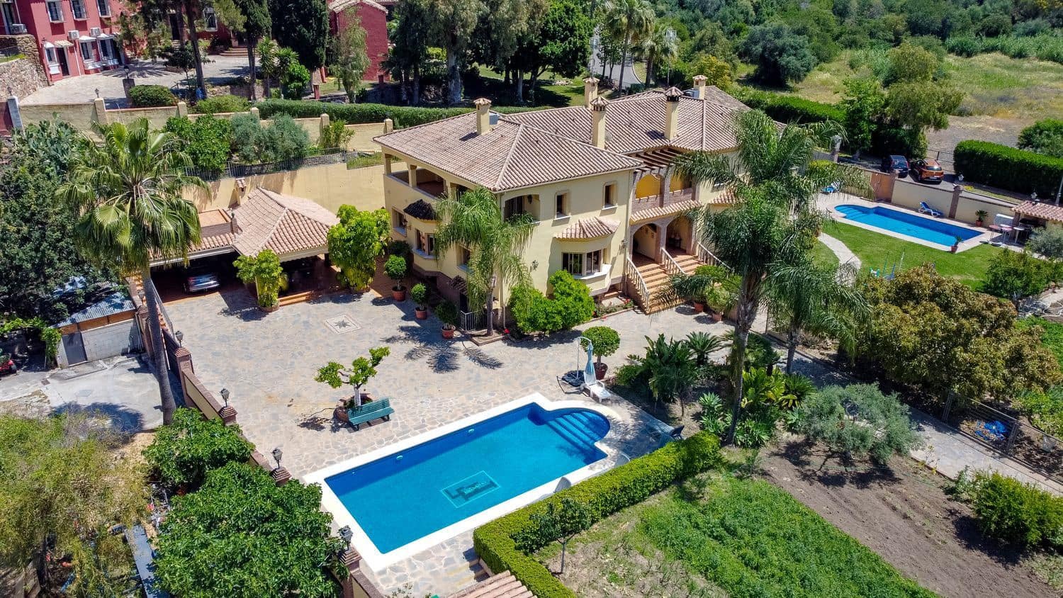 10 soverom Villa til salgs i La Quinta med svømmebasseng garasje - € 3 950 000 (Ref: 8267934)