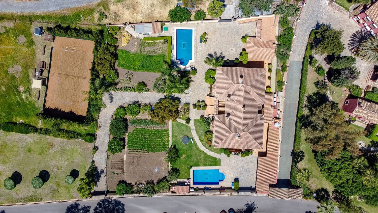 10 soverom Villa til salgs i La Quinta med svømmebasseng garasje - € 3 950 000 (Ref: 8267934)