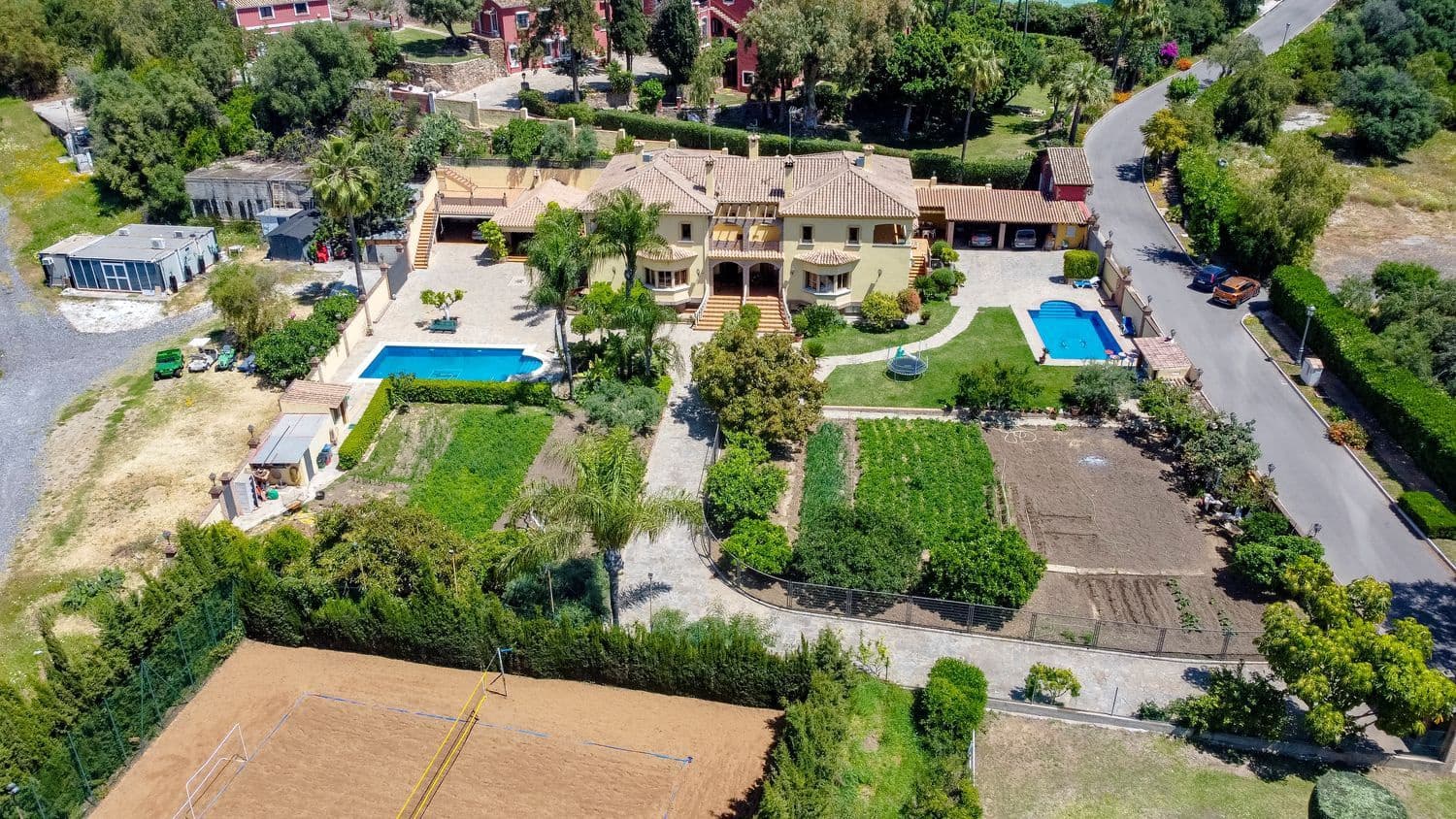 10 soverom Villa til salgs i La Quinta med svømmebasseng garasje - € 3 950 000 (Ref: 8267934)