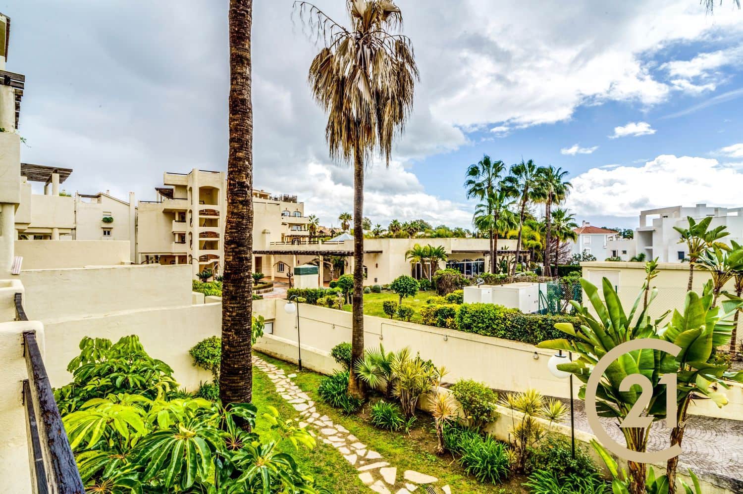 3 soveværelse Lejlighed til salg i El Paraiso med swimmingpool garage - € 395.000 (Ref: 8869137)