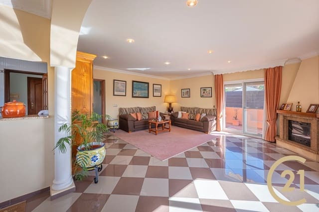 4 quarto Casa em Banda para venda em San Pedro de Alcántara Pueblo, Marbella com garagem - 637 000 € (Ref: 8910882)