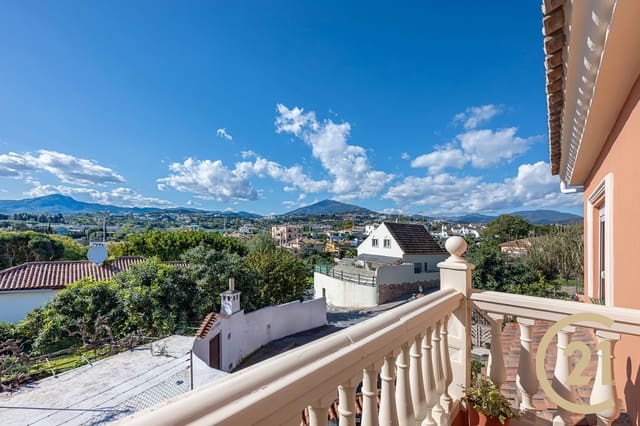 4 quarto Casa em Banda para venda em San Pedro de Alcántara Pueblo, Marbella com garagem - 637 000 € (Ref: 8910882)