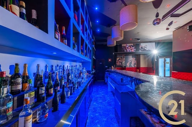 Ristorante/Bar da affittare in Playa Bajadilla - Puertos, Marbella - 3.388 € (Rif: 8928459)