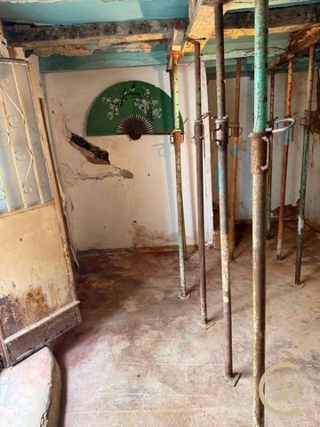 3 bedroom Townhouse for sale in Gaucín with garage - € 59,000 (Ref: 8928460)