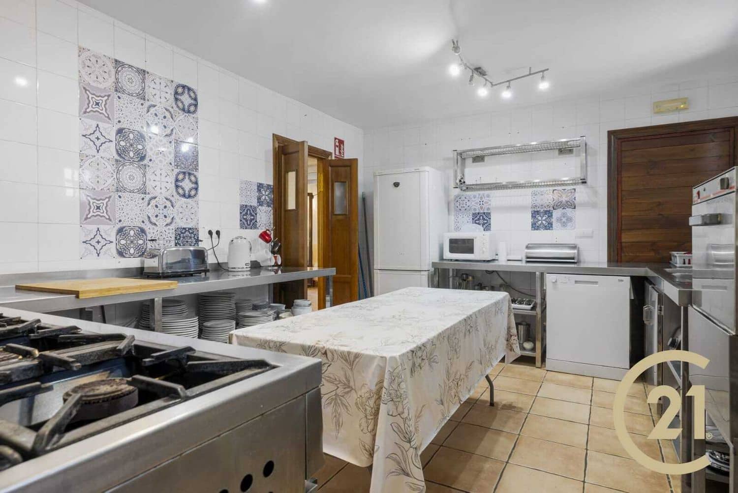 9 soveværelse Hotel til salg i Cortes de la Frontera med swimmingpool garage - € 975.000 (Ref: 8936519)