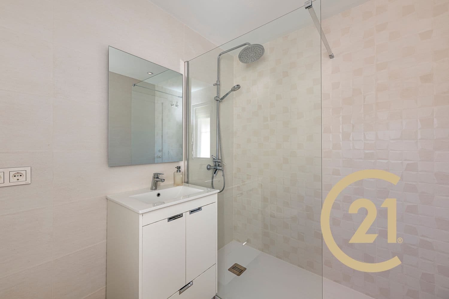 6 makuuhuone Huoneisto myytävänä paikassa San Pedro de Alcantara mukana 
autotalli - 545 000 € (Ref: 8967934)