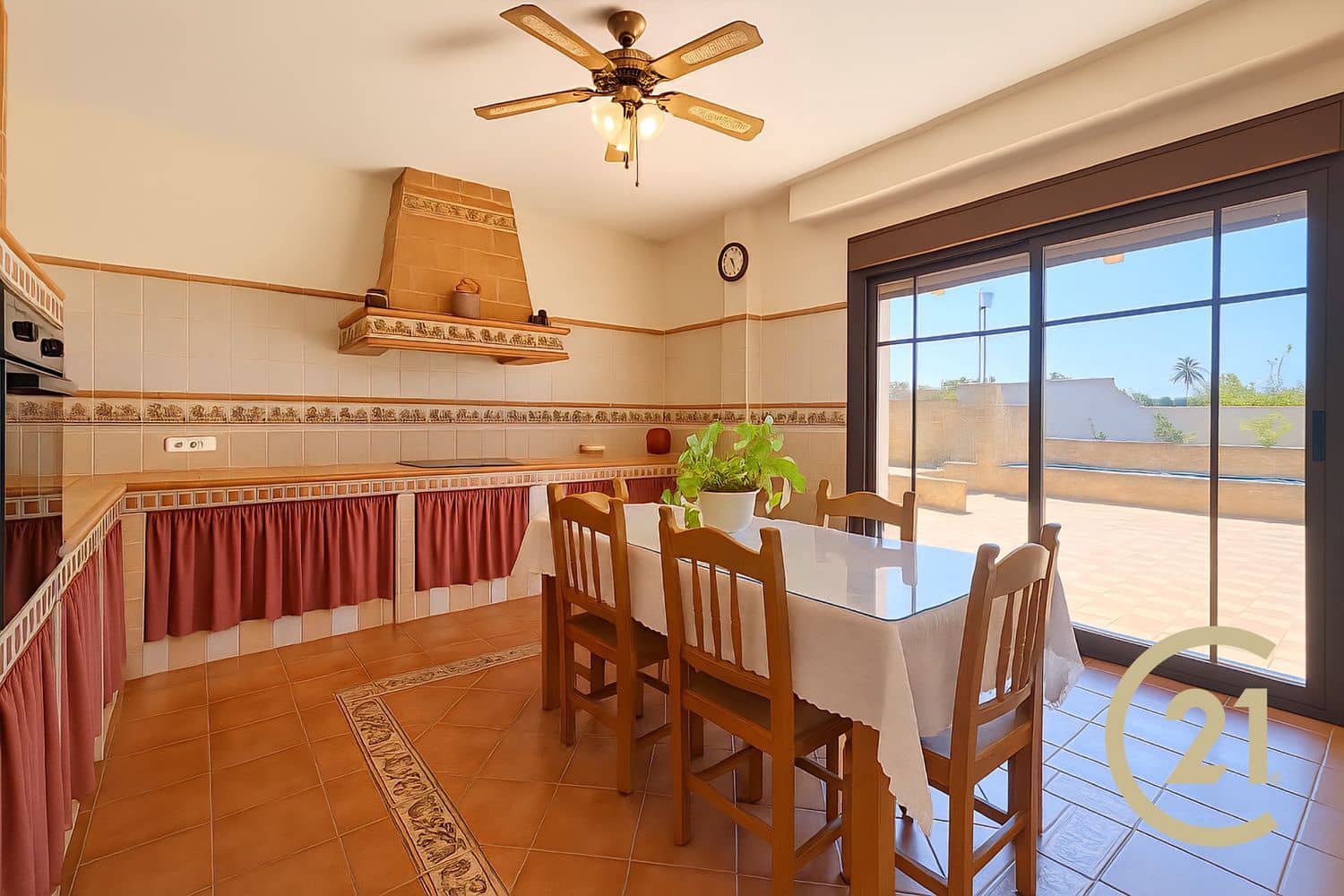 4 soveværelse Finca/Landehus til salg i Arriate med swimmingpool garage - € 295.000 (Ref: 9022733)