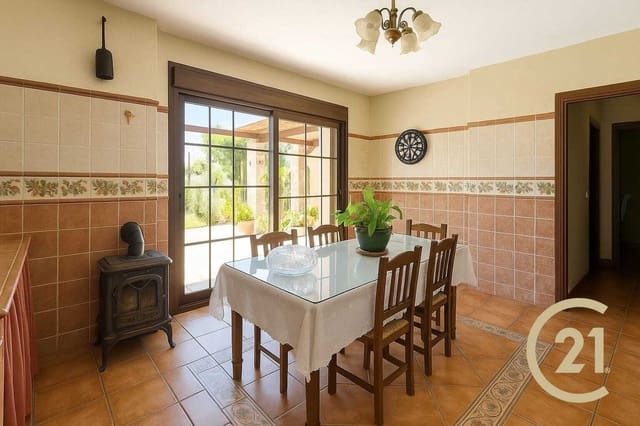 4 soveværelse Finca/Landehus til salg i Arriate med swimmingpool garage - € 295.000 (Ref: 9022733)