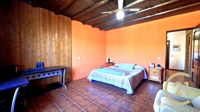 4 soveværelse Finca/Landehus til salg i Arriate med swimmingpool garage - € 295.000 (Ref: 9022733)