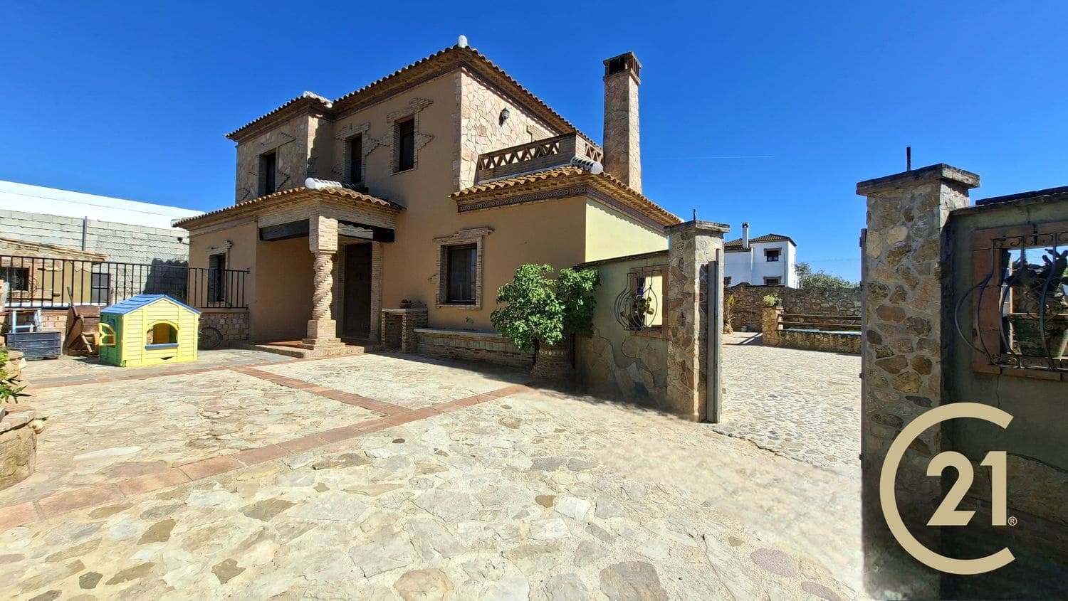 4 soveværelse Finca/Landehus til salg i Arriate med swimmingpool garage - € 295.000 (Ref: 9022733)