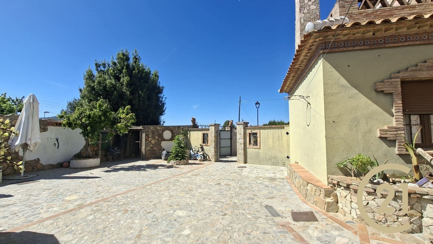 4 soveværelse Finca/Landehus til salg i Arriate med swimmingpool garage - € 295.000 (Ref: 9022733)