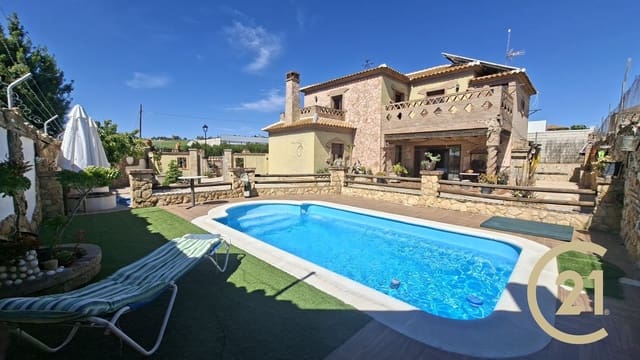 4 soveværelse Finca/Landehus til salg i Arriate med swimmingpool garage - € 295.000 (Ref: 9022733)