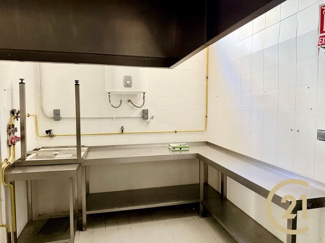 Local Comercial en Zona Miraflores, Marbella en alquiler - 2.500 € (Ref: 9029205)