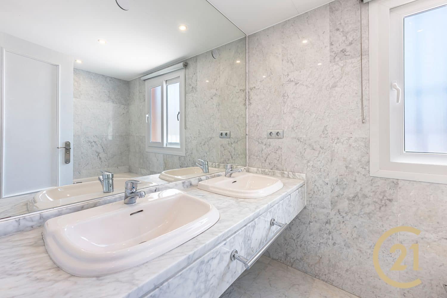 4 quarto Casa em Banda para venda em Marbella com piscina garagem - 870 000 € (Ref: 9088384)