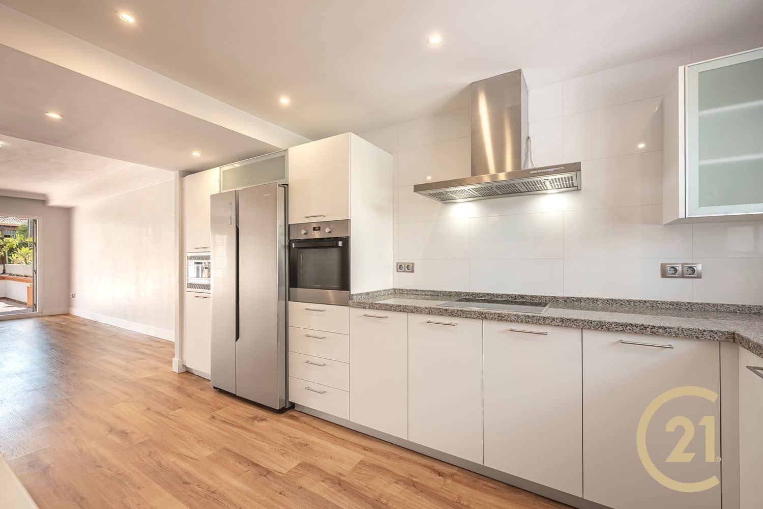 4 quarto Casa em Banda para venda em Marbella com piscina garagem - 870 000 € (Ref: 9088384)